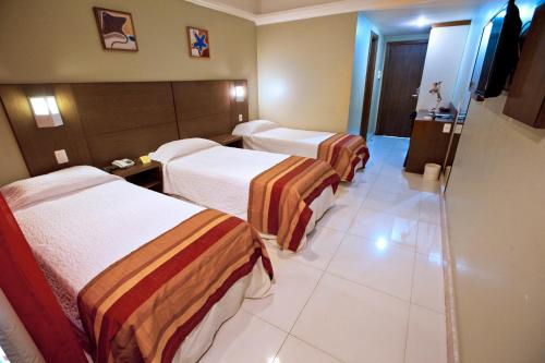 3 twin beds