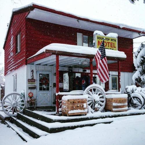 Roundtop Mountain Vista - Cabins and Motel