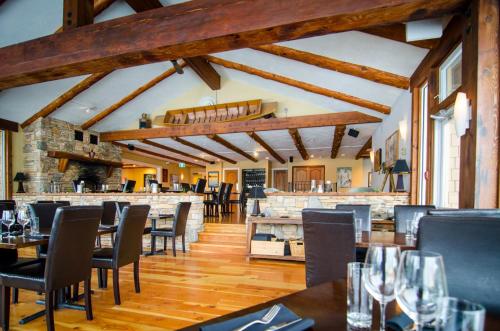 Restaurant, Galiano Oceanfront Inn & Spa near Cusheon Lake