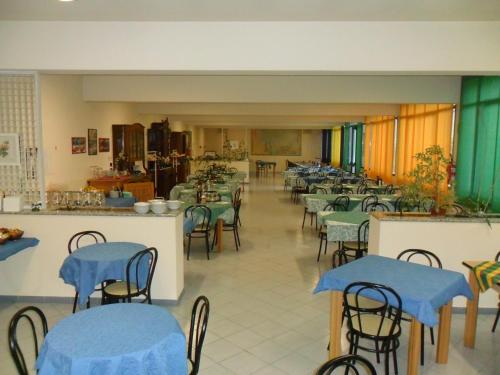 Restaurant, Ospitalita San Tommaso d'Aquino near Piazza Maggiore