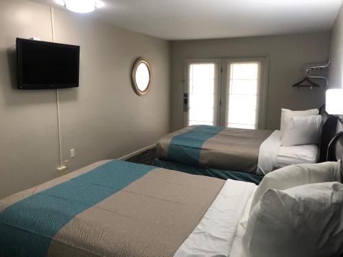 2 double beds