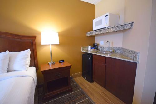 King Suite with Spa Bath - Non-Smoking