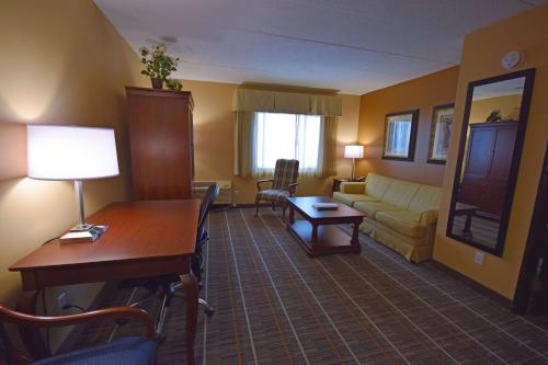 King Suite with Spa Bath - Non-Smoking