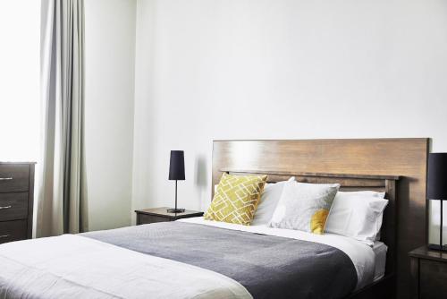 B&B Melbourne - Plough Hotel - Bed and Breakfast Melbourne