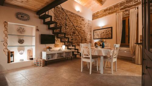 Hillary s Loft Charming Stone Apartment in Alghero Old Town 3