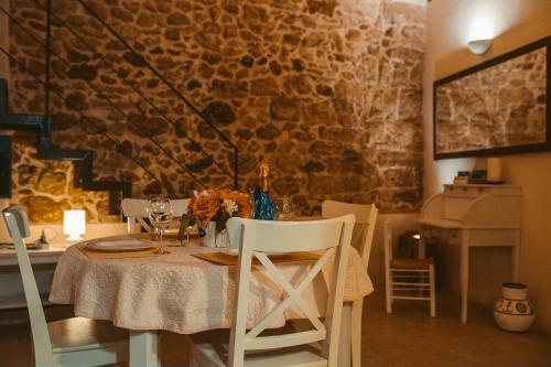 Hillary s Loft Charming Stone Apartment in Alghero Old Town 4