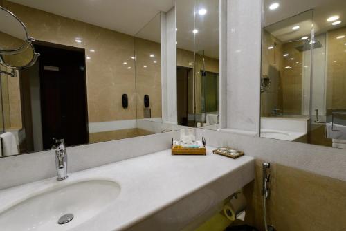 Executive Double Room room in Faisalabad Serena Hotel