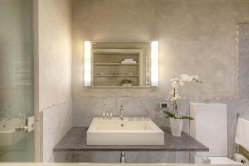 Duomo Suite Central Home - image 12