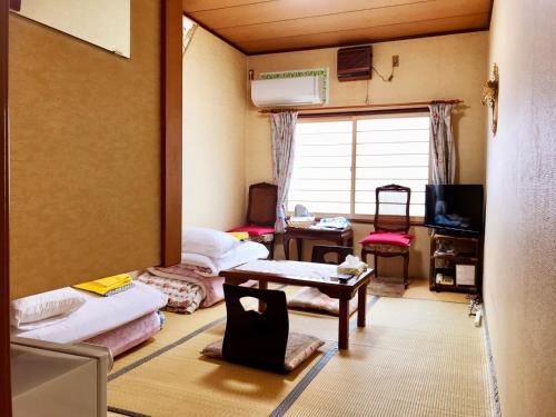 room detail thumbnail 1
