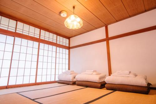 Family Room image 3