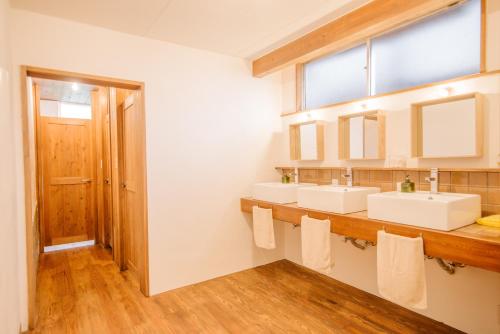 Bed in 8-Bed Mixed Dormitory Room image 9