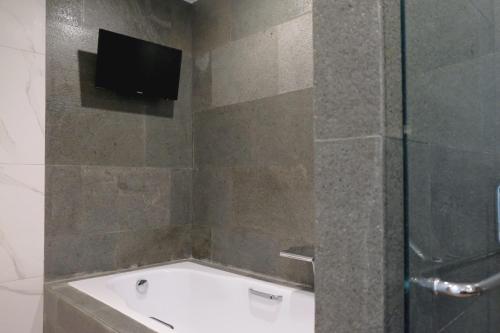 Bathroom, Hotel Santika Premiere Ambon in Ambon