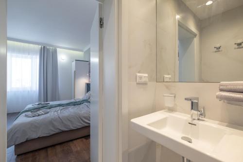 Vitosha Blvd 3-Bedroom, 2-Bathroom Lux Suite, Sofia (Foto 11)