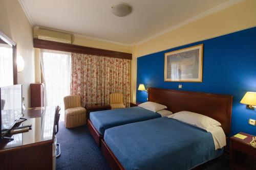 2 twin beds