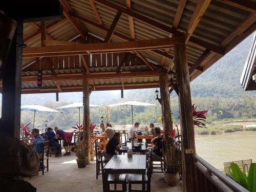 Lattanavongsa guesthouse and Bungalows in Muang Ngoy