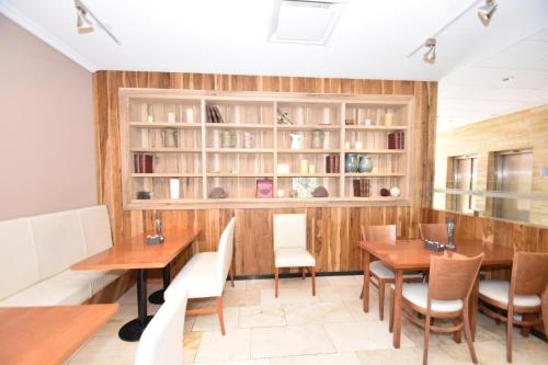 Hotel Tower Inn & Suites - image 5