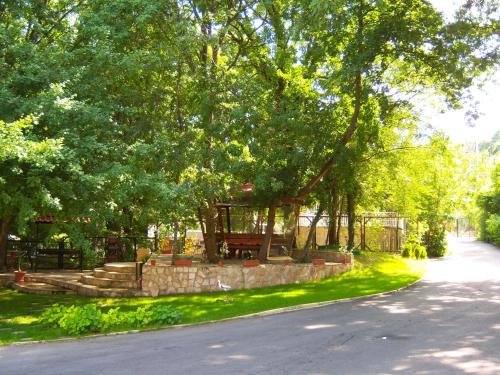 Sunrise Complex Apartments - image 3