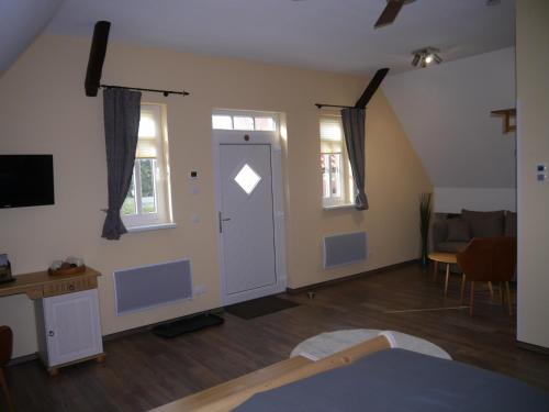Cafe im Hof- Bed & Breakfast in Straufhain