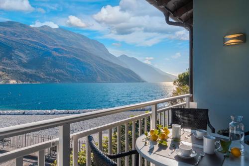 Casa Toblini al Lago on the beach Nago-Torbole