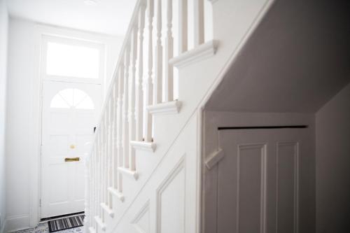 The Pink Door Seaside Holiday Home