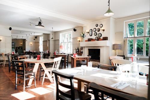 Étterem, Bel And The Dragon-Churt in Churt