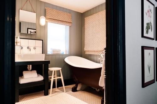 Bel And The Dragon-Churt - image 4