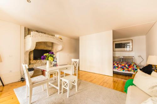  DAHome - Almada Unique Apartment, Pension in Porto