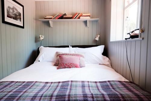 Bel And The Dragon-Churt - image 2