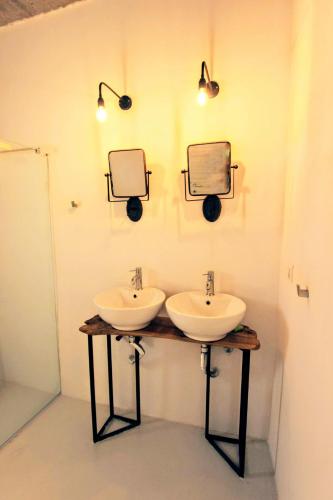 Mesanto Luxury Suites - image 11