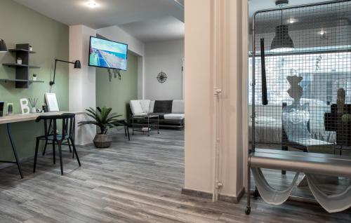 Autonomous house in the heart of Plaka - image 4