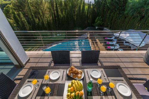 Villa Ses Oliveres - Ultra Stylish Villa with Pool - image 2