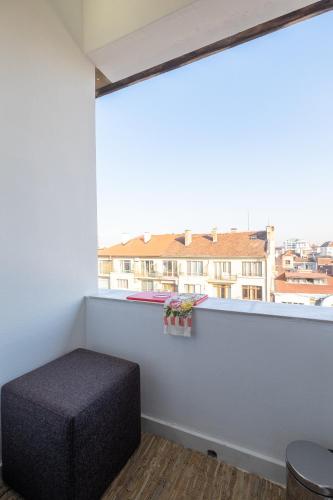 Vitosha Blvd Luxury 2-Bedroom, 2-Bathroom with Balcony, Sofia (photo 5)