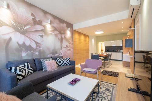 Vitosha Blvd Luxury 2-Bedroom, 2-Bathroom with Balcony, Sofia (photo 7)