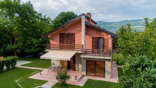 Pohled zvenku, Vila Andrea in Danilovgrad