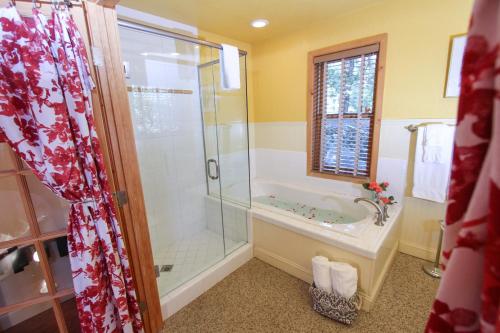 Elliott House Bed & Breakfast - image 6