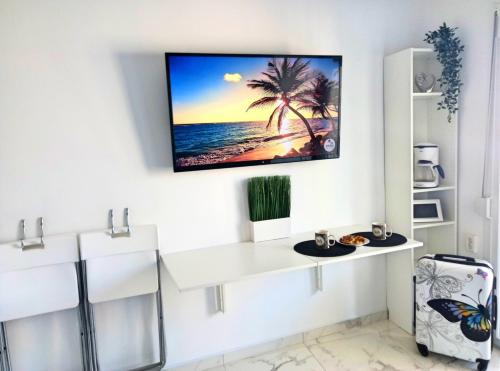 Pure BLISS Luxury Beachfront Apartment with Panoramic Sea Views, Electric BBQ, Gym Equipment and More