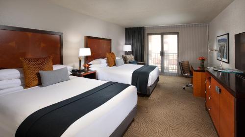 Paramount Hotel