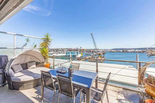 3 Bedroom Penthouse with Fabulous Views - Apartment - Auckland