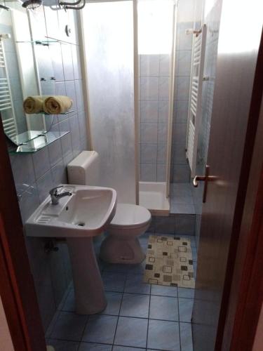 Apartments by the sea Tkon, Pasman - 8410
