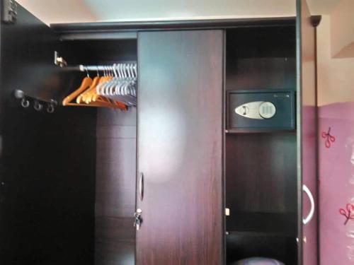 Affordable 2 BR 2 BA w/ Skycable, Netflix, & Amazon Prime - Tap to explore photos