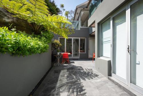 Stunning Views - Read our Re-views, then book in North Bondi