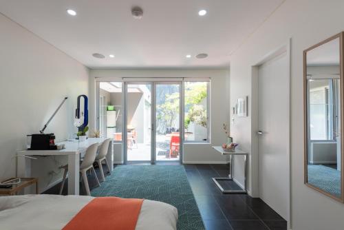 Stunning Views - Read our Re-views, then book in North Bondi