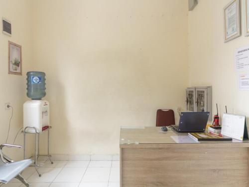 紅多茲Plus酒店-近塔曼拉薩納門騰 RedDoorz Plus near Taman Rasuna Menteng