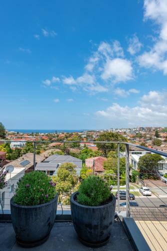 Stunning Views - Read our Re-views, then book in North Bondi
