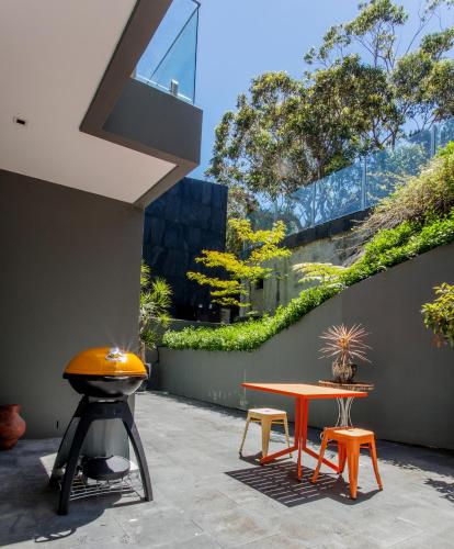 Stunning Views - Read our Re-views, then book in North Bondi