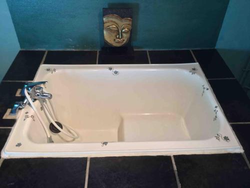 Bathroom, Le petit Fort Fleuri in Bellac
