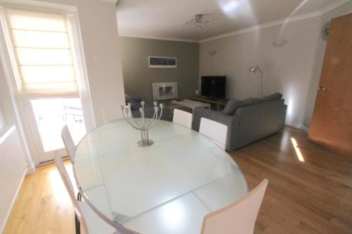 Riverside Apartments by Edinburgh City Apartments