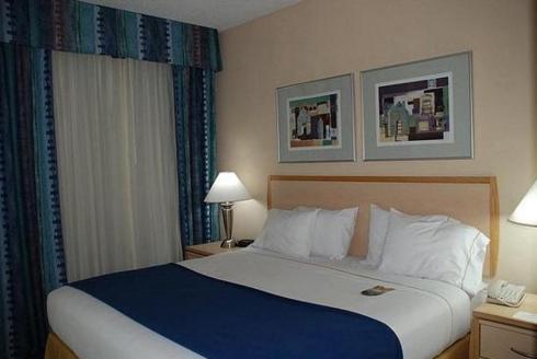 Holiday Inn Express Hotel & Suites San Antonio - Rivercenter Area by IHG in San Antonio, USA