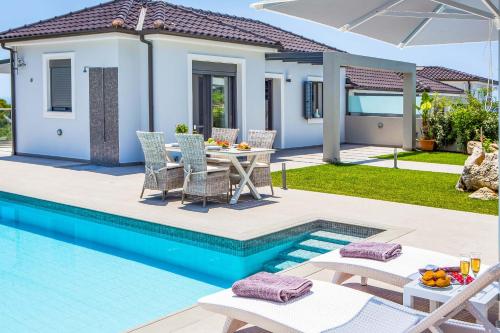  Villa Terra in Mousata