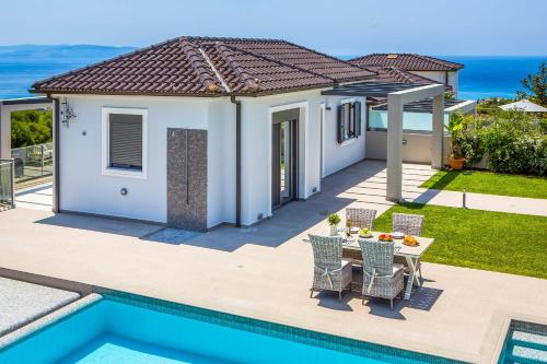  Villa Terra in Mousata